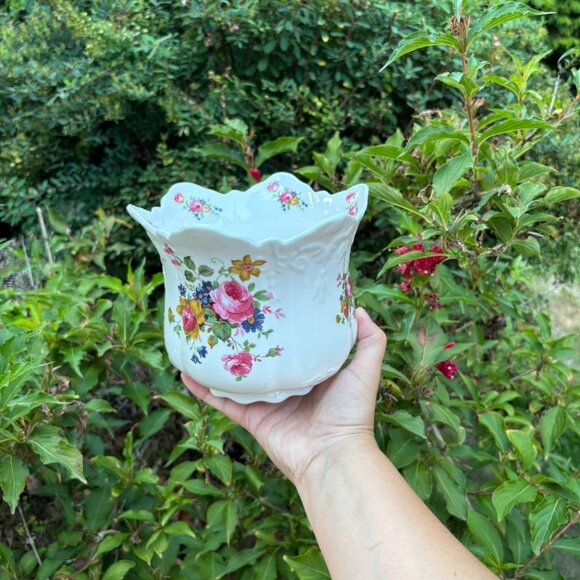 Vintage Royal Castle Bone China Floral Planter Vase Scalloped Rim Porcelain Pot - Picture 8 of 16